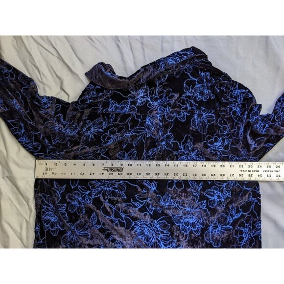Torrid Top Blue Floral Velvet Madison Button Up Shirt Womens Size 0X - Picture 8 of 9